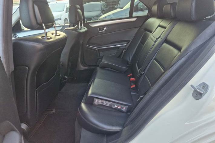 Hvid Mercedes E200 fra 2013