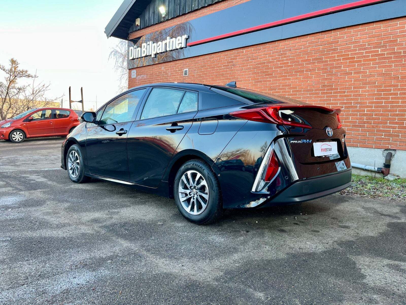 Sort Toyota Prius fra 2020