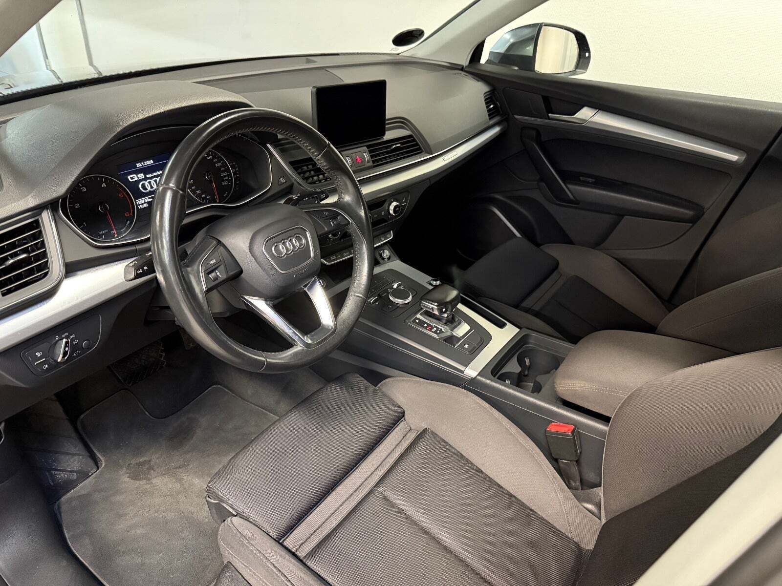 Grå Audi Q5 fra 2017