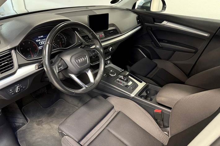 Grå Audi Q5 fra 2017