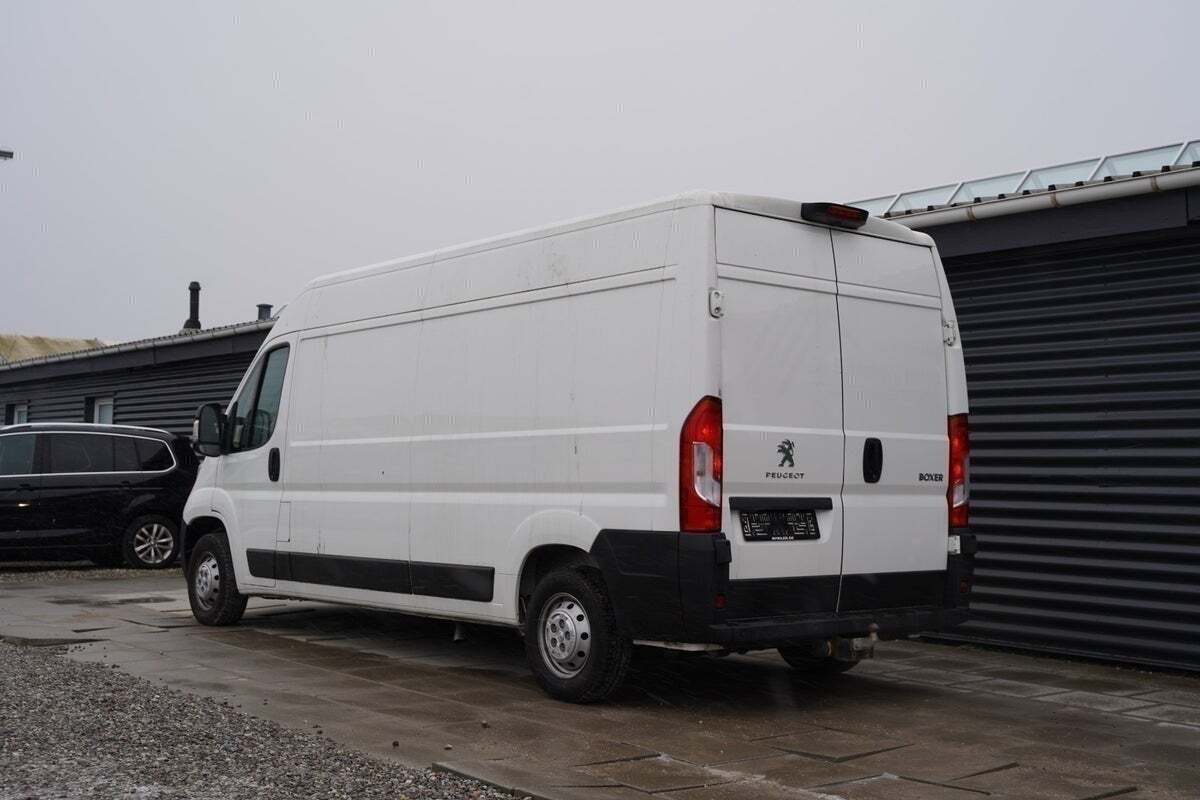 Hvid Peugeot Boxer 335 fra 2021