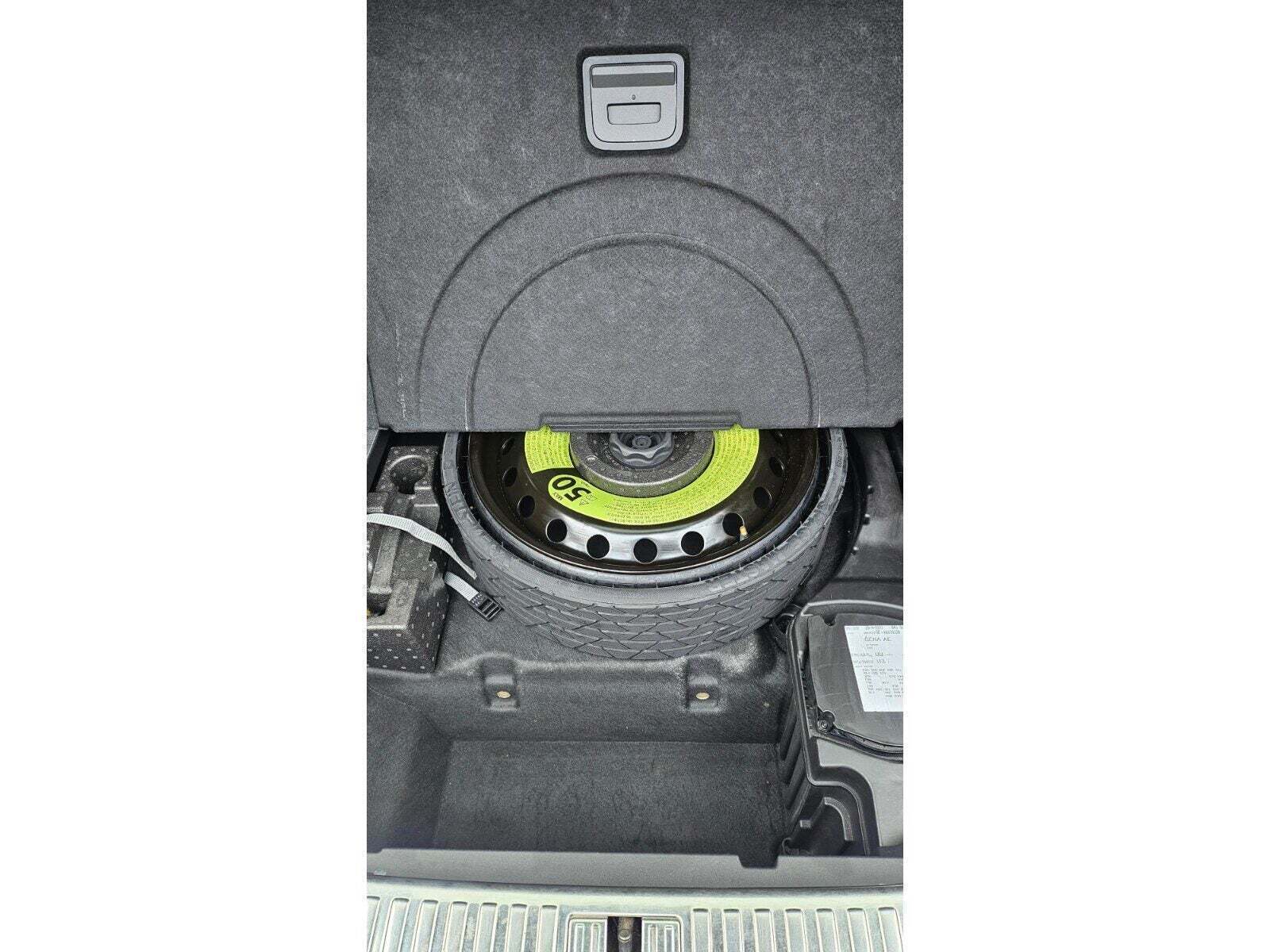 Grå Audi e-tron fra 2019