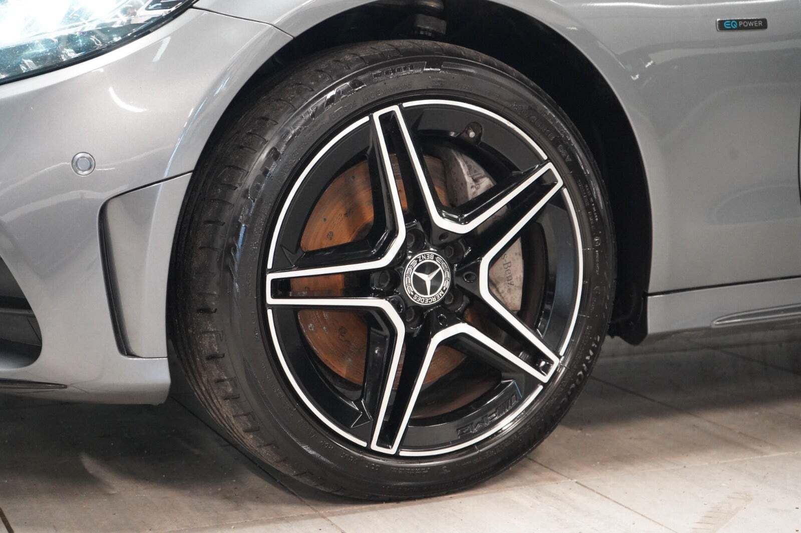 Grå Mercedes C300 de fra 2020