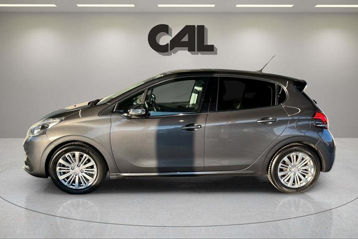 Grå Peugeot 208 fra 2019