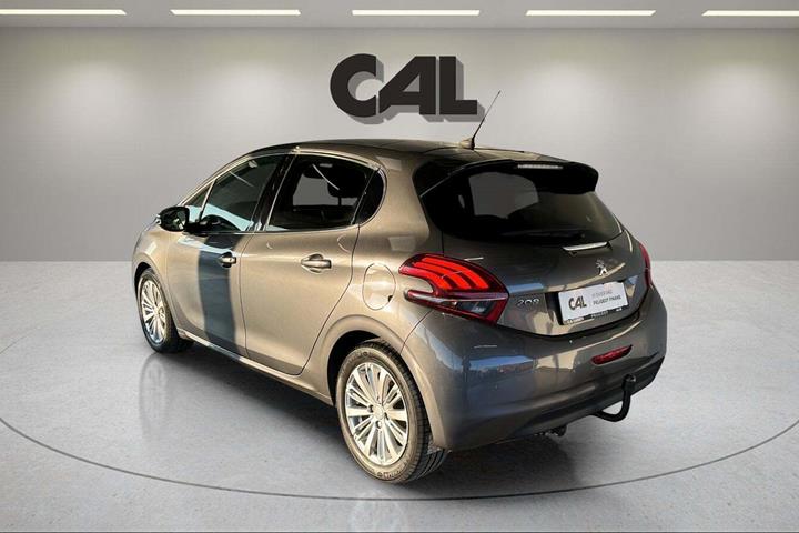 Grå Peugeot 208 fra 2019