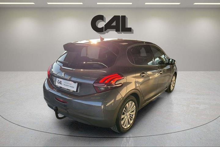 Grå Peugeot 208 fra 2019