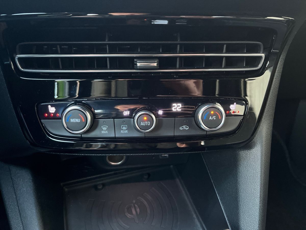 Grøn Opel Mokka-e fra 2023