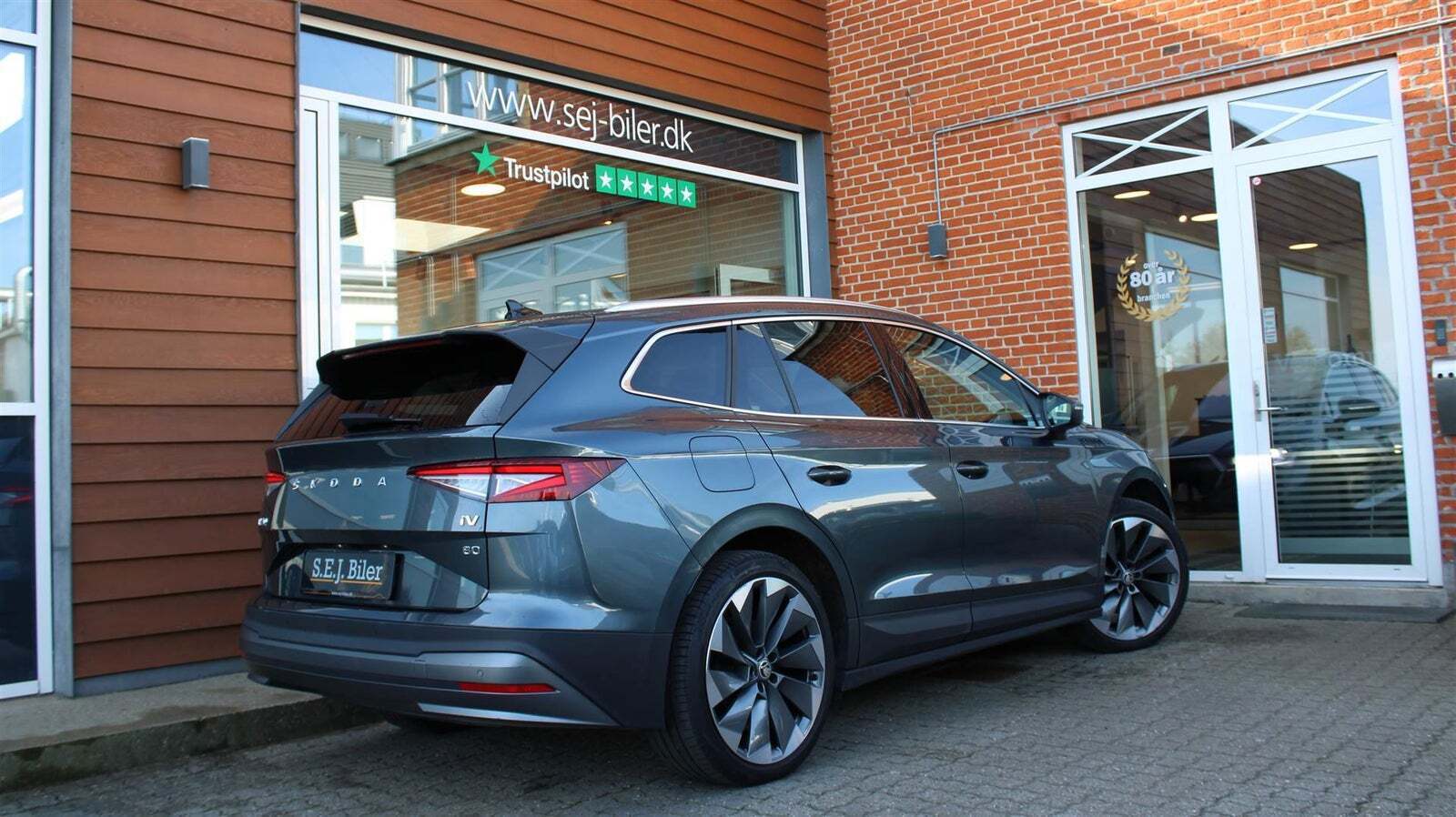 Grå Skoda Enyaq fra 2022