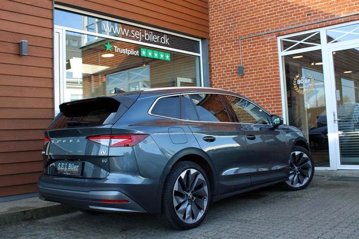 Grå Skoda Enyaq fra 2022