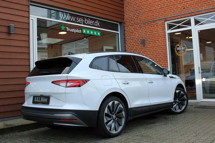 Hvid Skoda Enyaq fra 2022