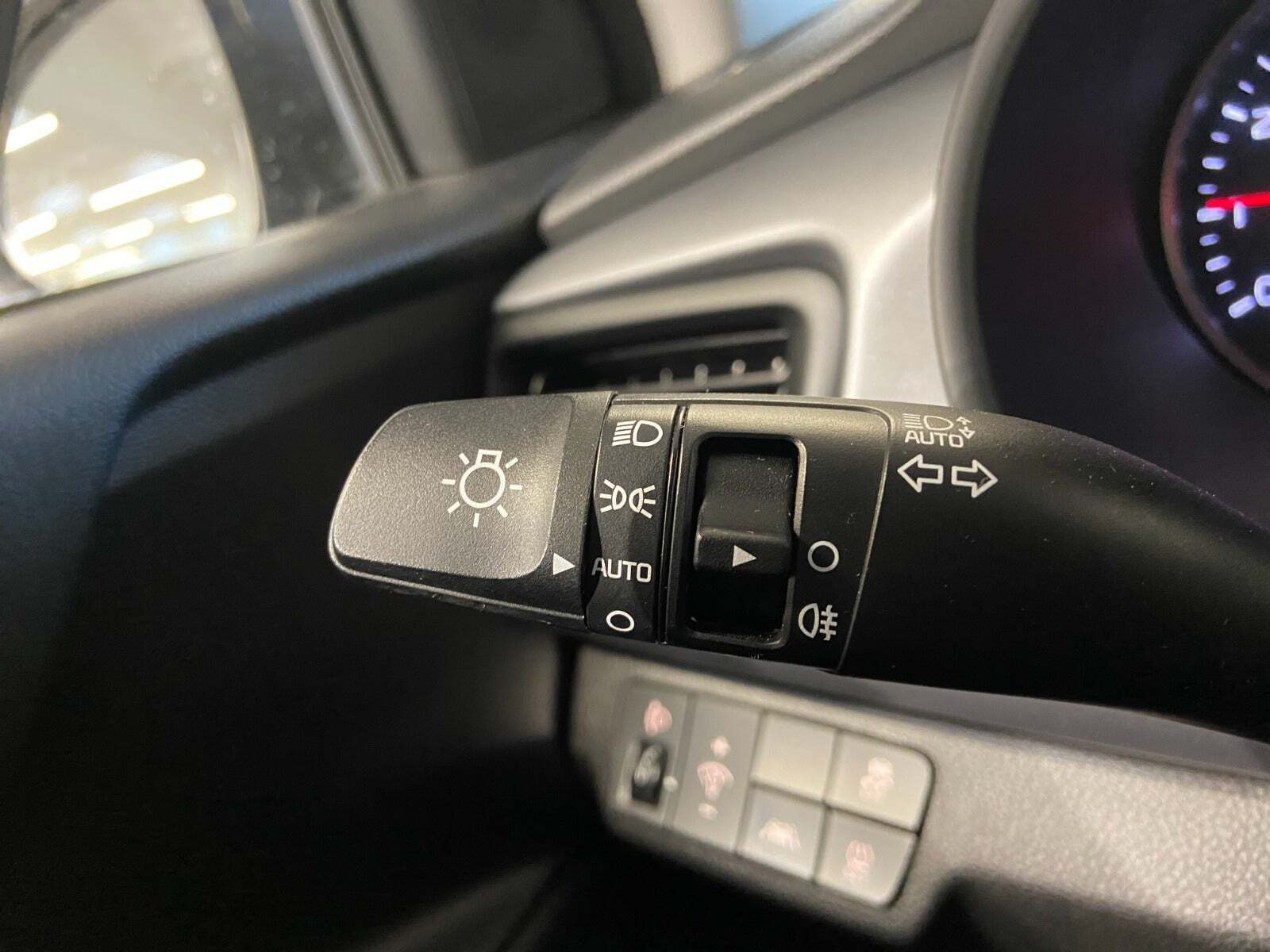 Grå Kia Rio fra 2020