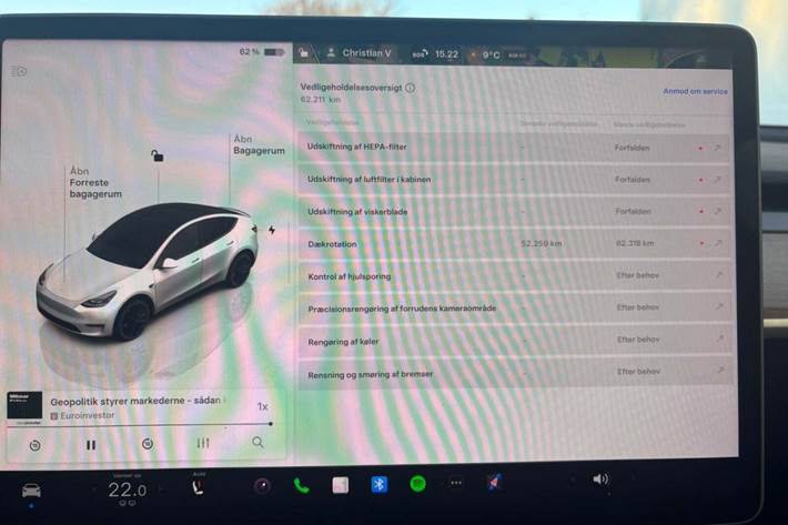 Hvid Tesla Model Y fra 2023