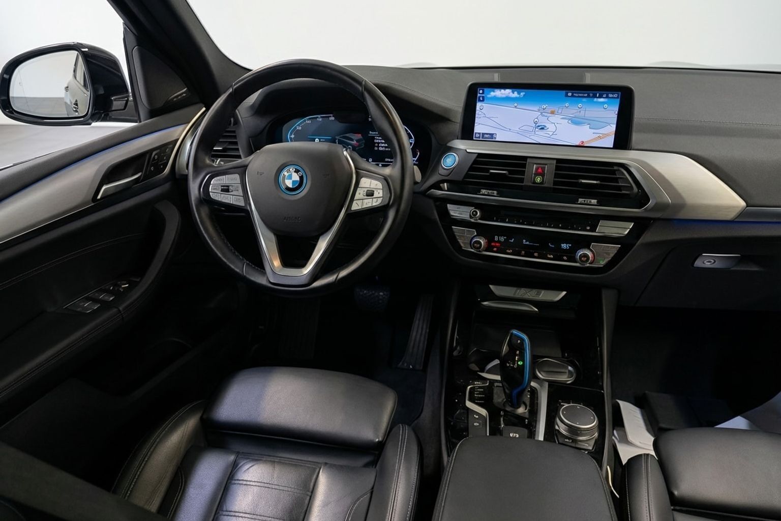 Hvid BMW iX3 fra 2021