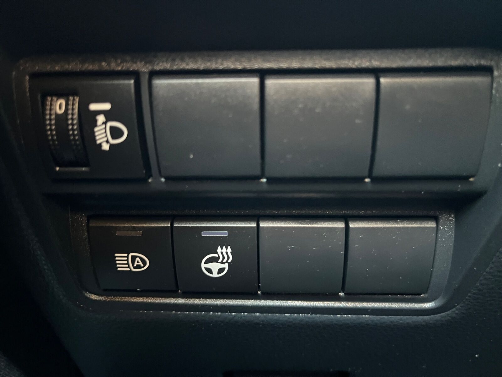 Blå Toyota Yaris fra 2022