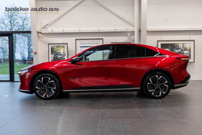 Rød Mazda 6e fra 2025