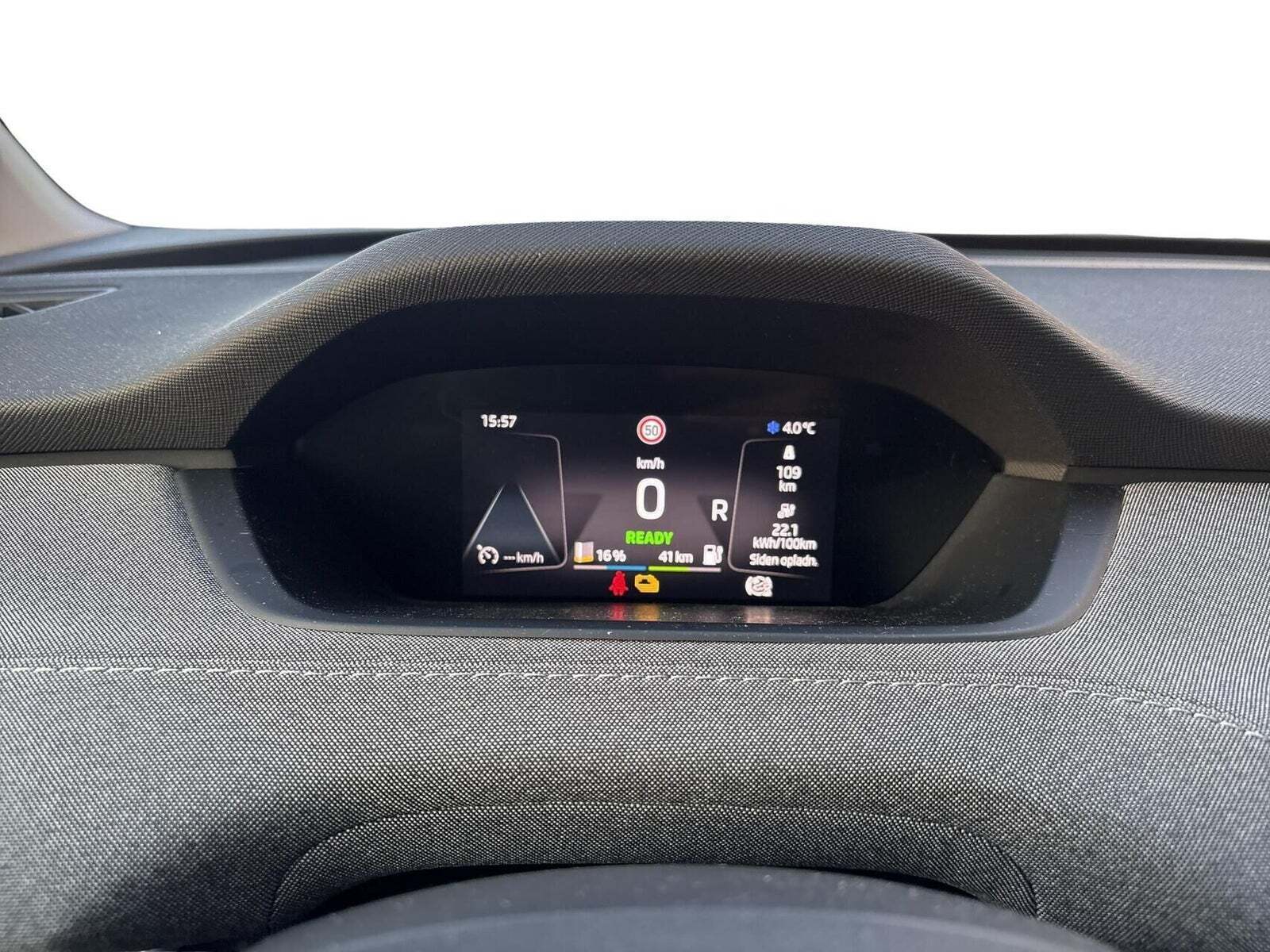 Hvid Skoda Enyaq fra 2023