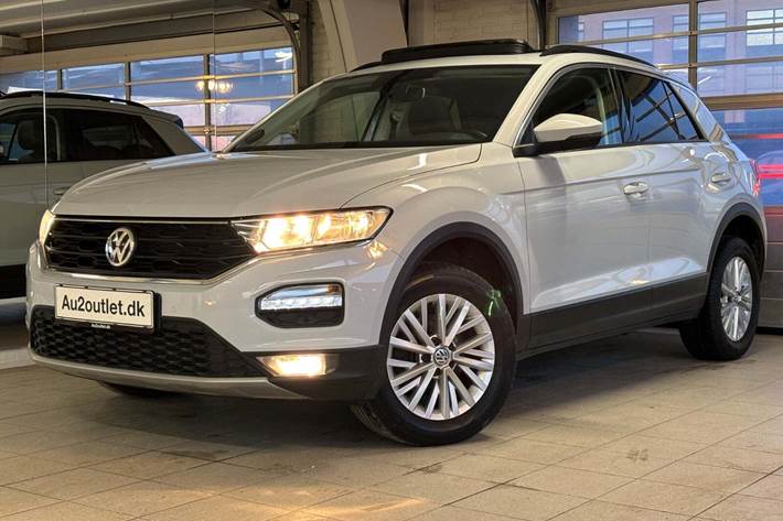 Hvid VW T-Roc fra 2019 set udefra