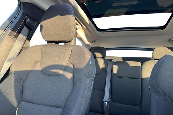 Grøn Volvo XC60 fra 2022