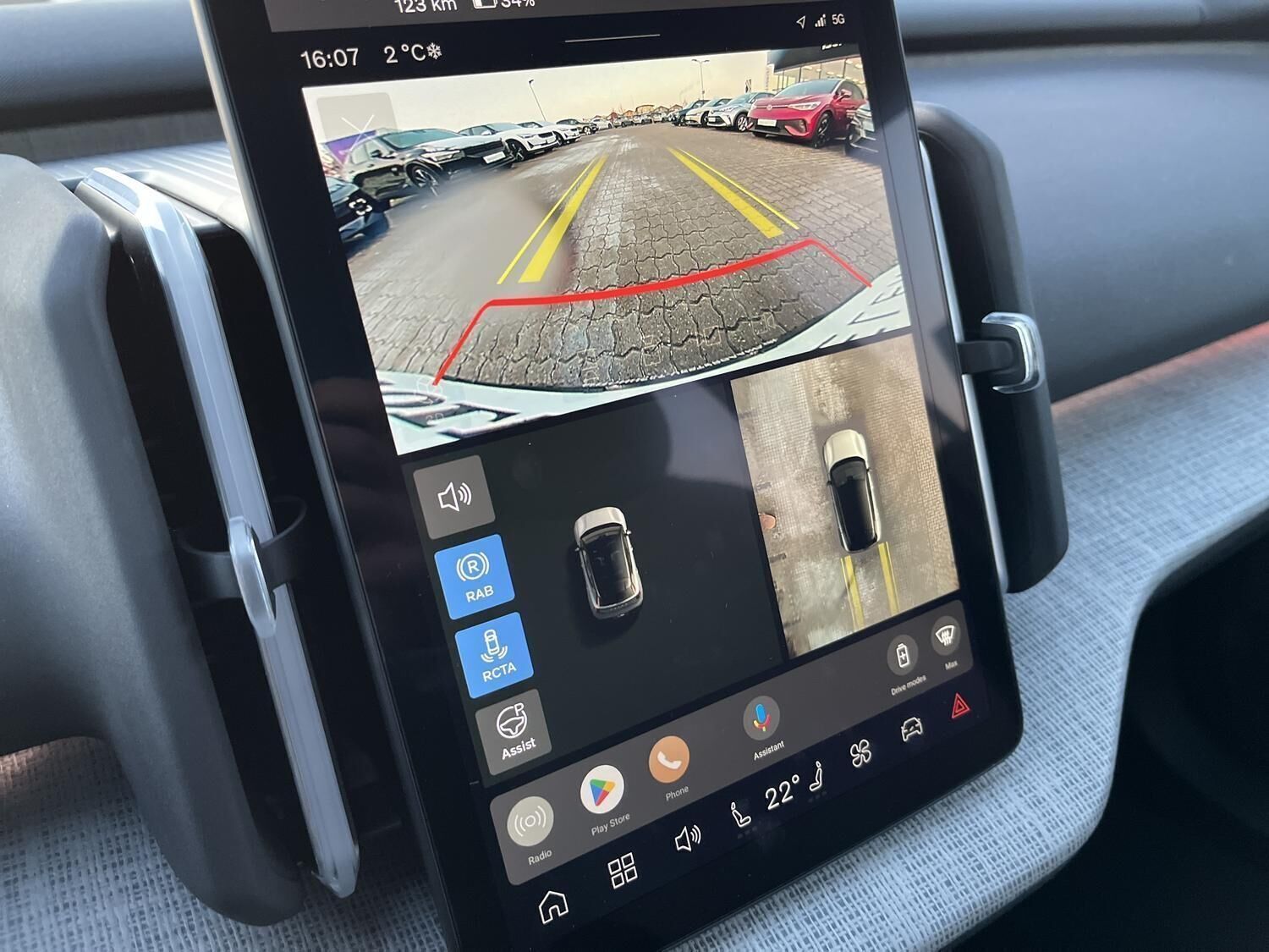 Hvid Volvo EX30 fra 2024