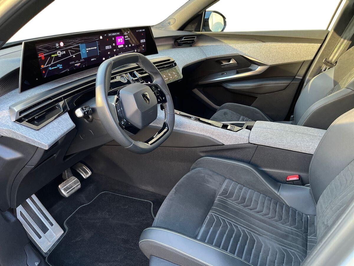 Peugeot e-3008 77 GT