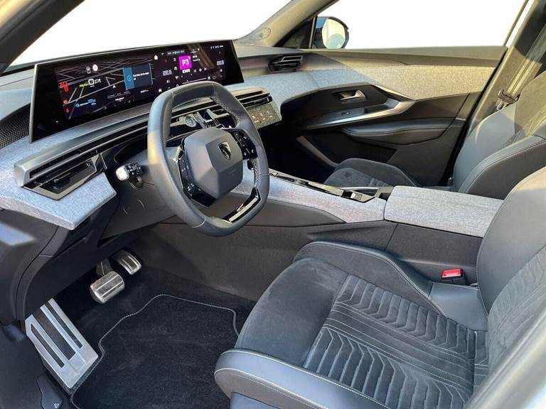 Peugeot e-3008 77 GT