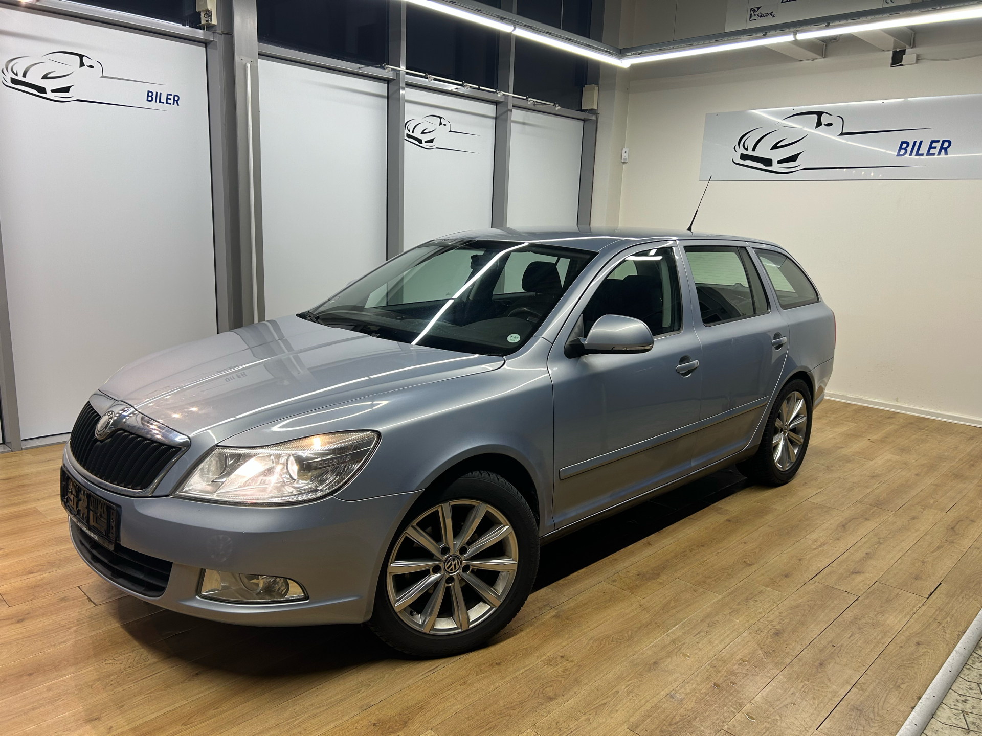 Skoda Octavia 1,6 Combi Commonrail DPF Elegance 105HK Stc