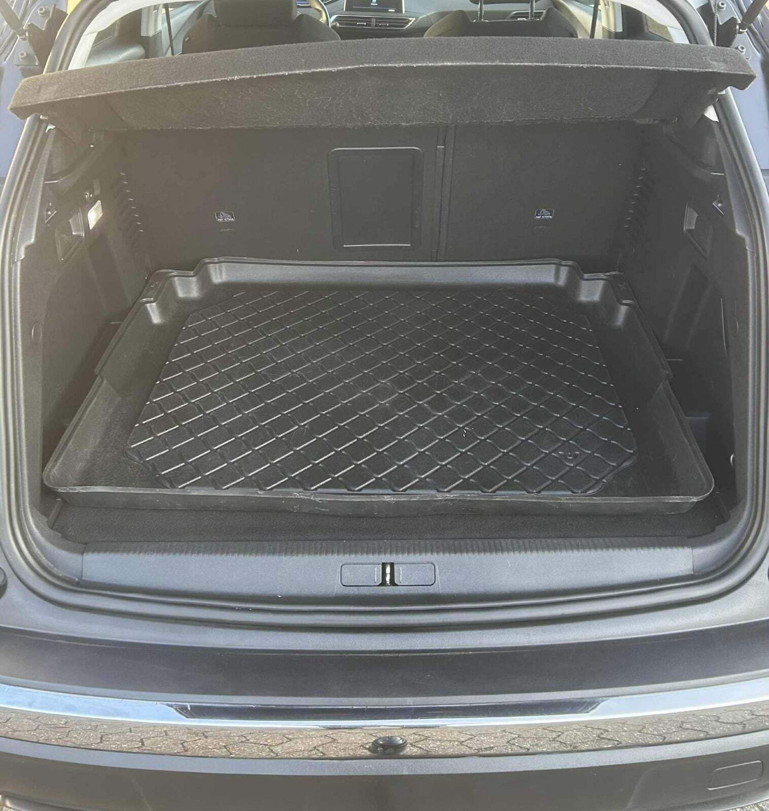 Sort Peugeot 3008 fra 2017