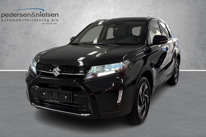 Sort Suzuki Vitara fra 2024 set udefra