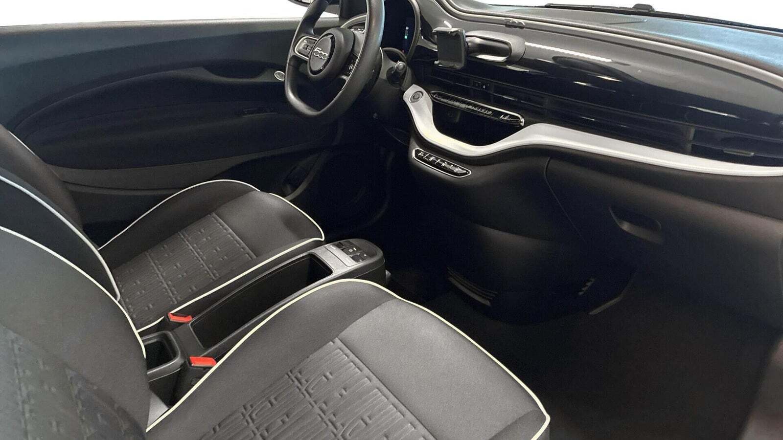 Hvid Fiat 500e fra 2022