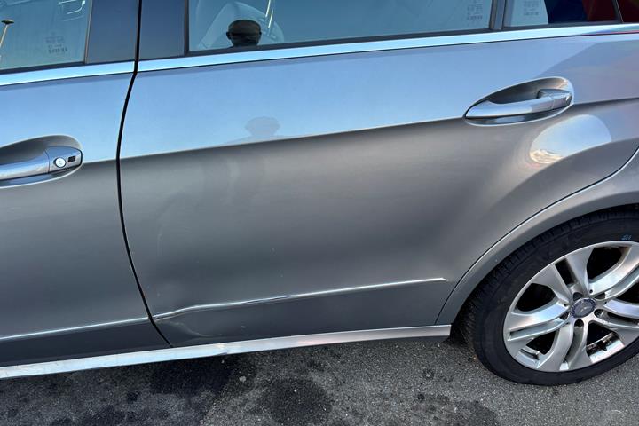 Grå Mercedes E250 d fra 2011