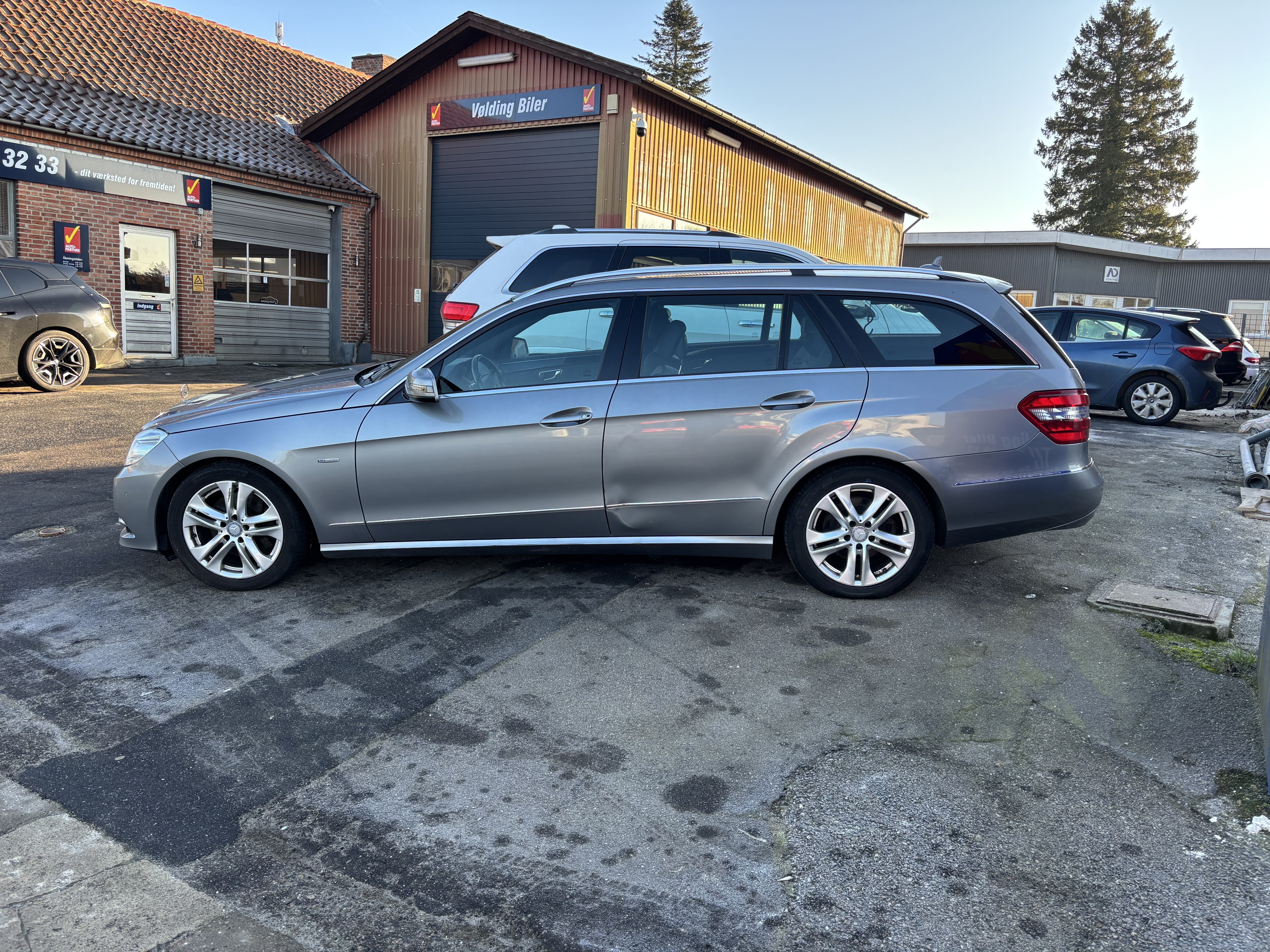 Grå Mercedes E250 d fra 2011
