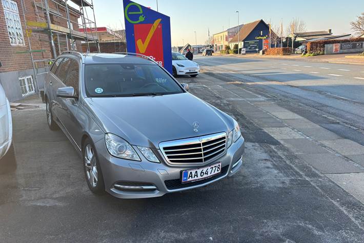 Grå Mercedes E250 d fra 2011
