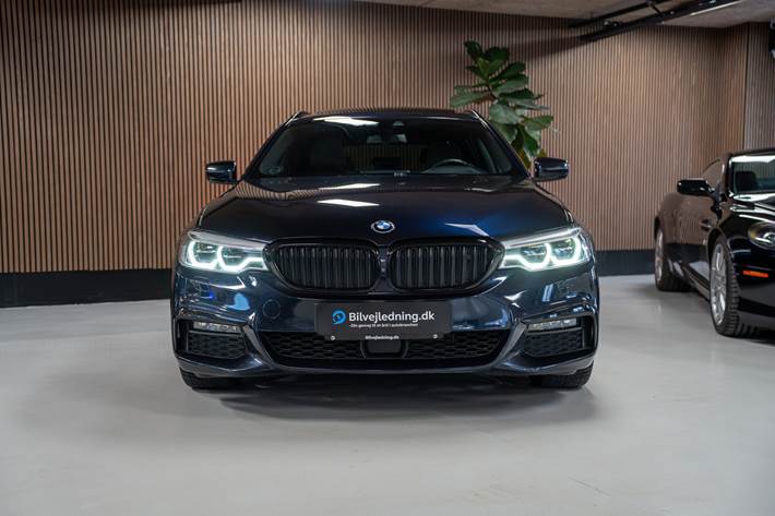 Blå BMW 540d fra 2019