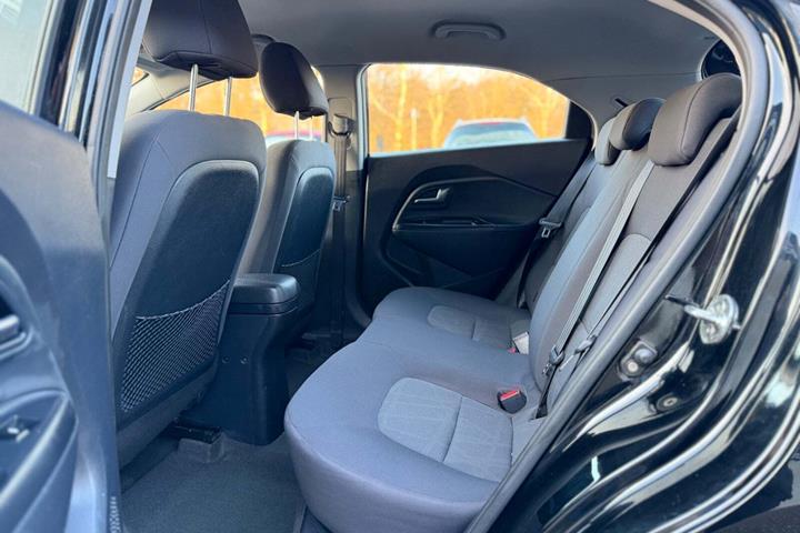 Grøn Kia Rio fra 2012