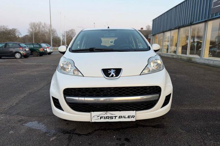 Grøn Peugeot 107 fra 2010