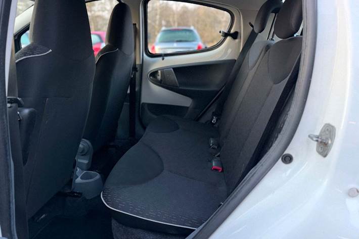 Grøn Peugeot 107 fra 2010