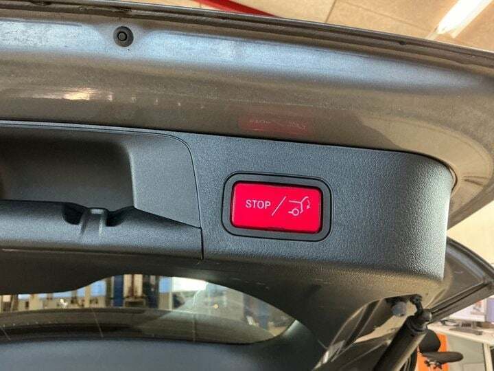 Grå Mercedes EQB250+ fra 2024