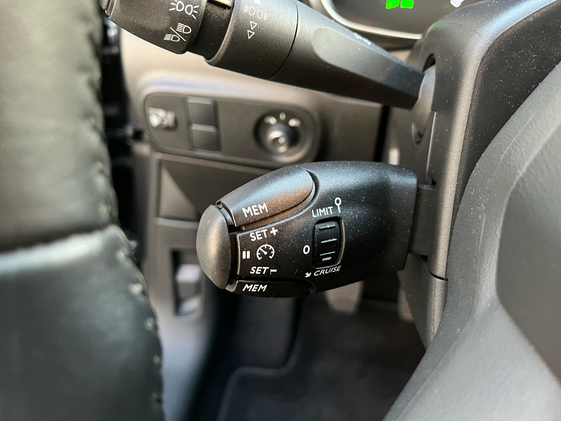 Grå Citroën C3 fra 2024