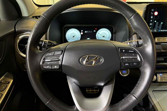 Grå Hyundai Kona fra 2022