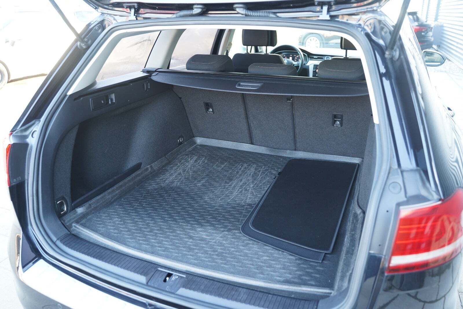 Sort VW Passat fra 2018