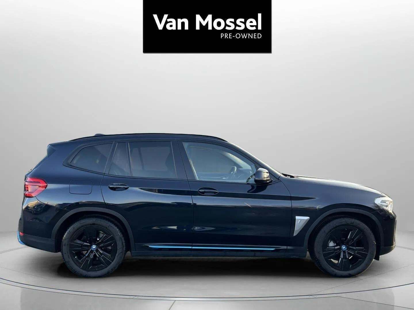 BMW iX3 Charged Plus