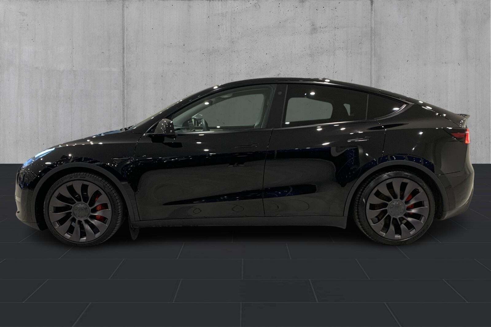 Tesla Model Y Performance AWD