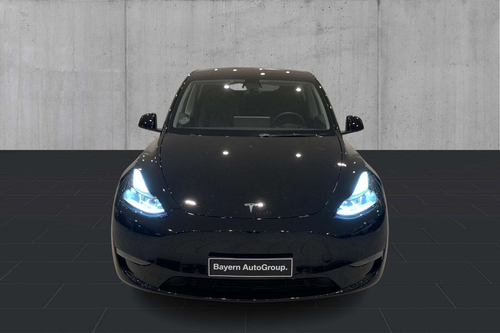 Sort Tesla Model Y fra 2022