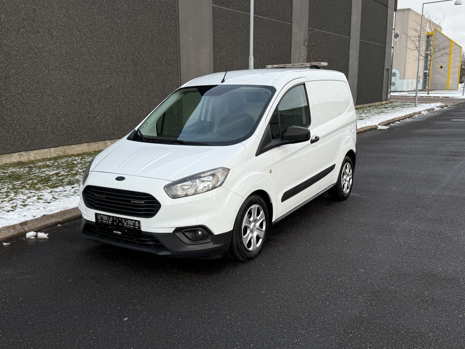 Hvid Ford Transit Courier fra 2020