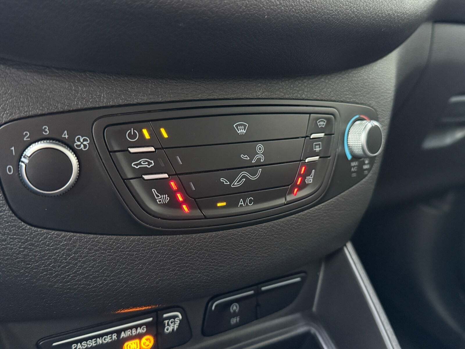 Hvid Ford Transit Courier fra 2020