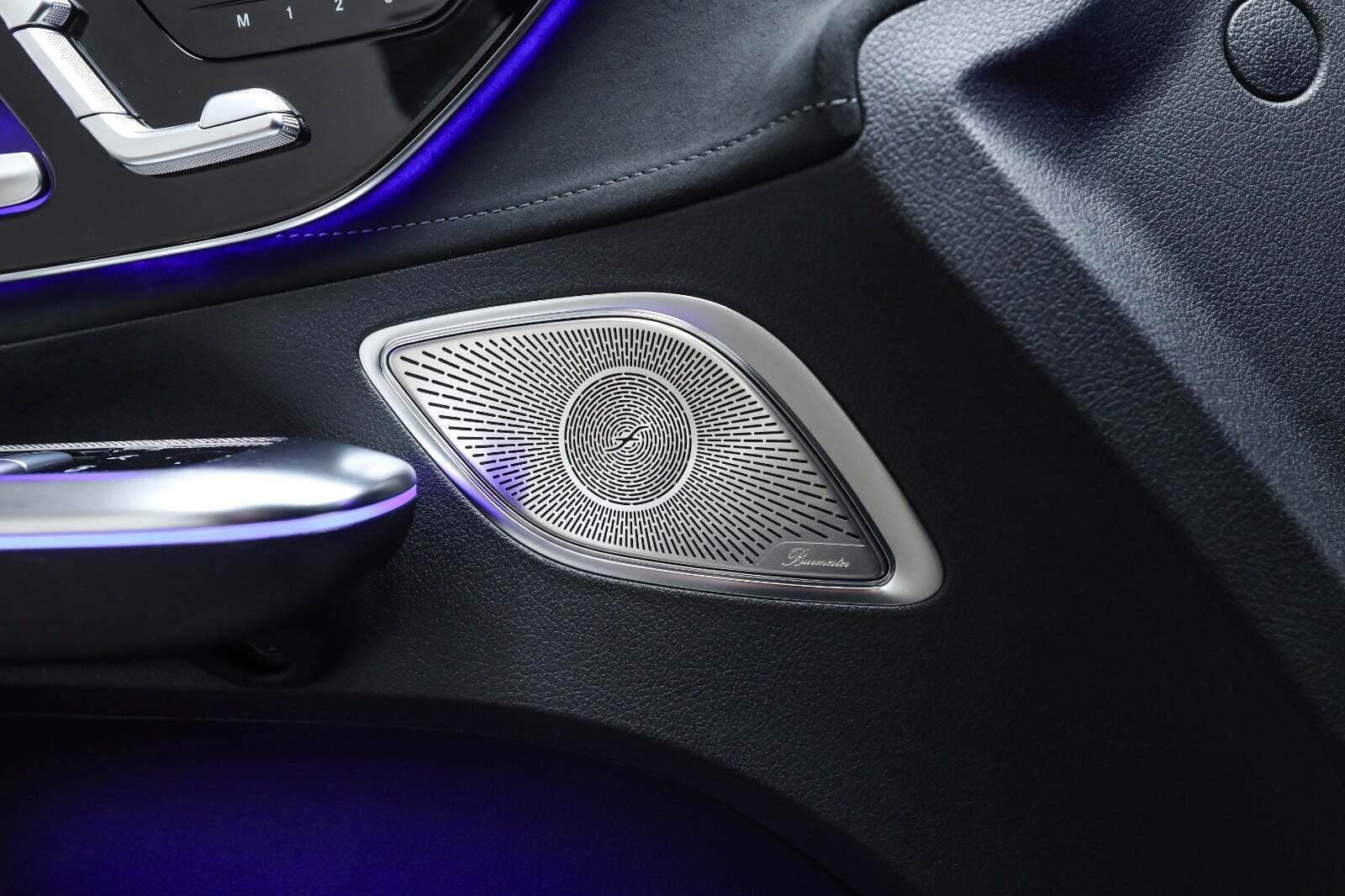 Grå Mercedes EQE350 fra 2024