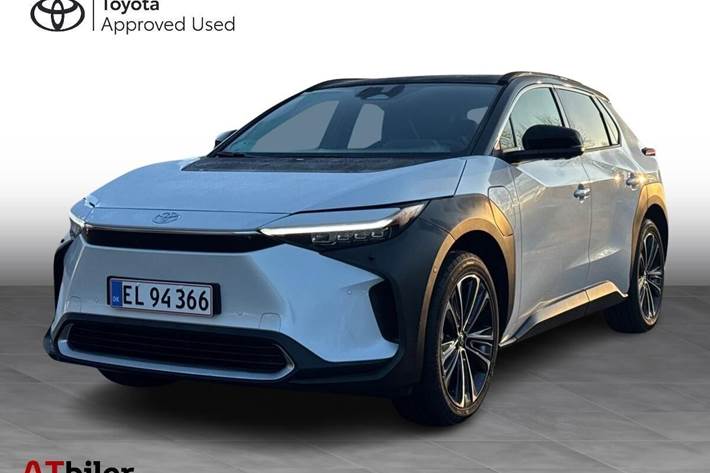 Hvid Toyota BZ4X fra 2025 set udefra