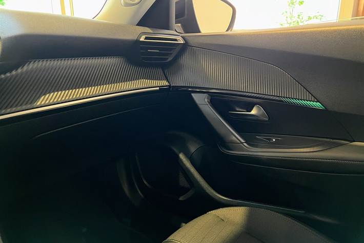 Sort Peugeot e-2008 fra 2021