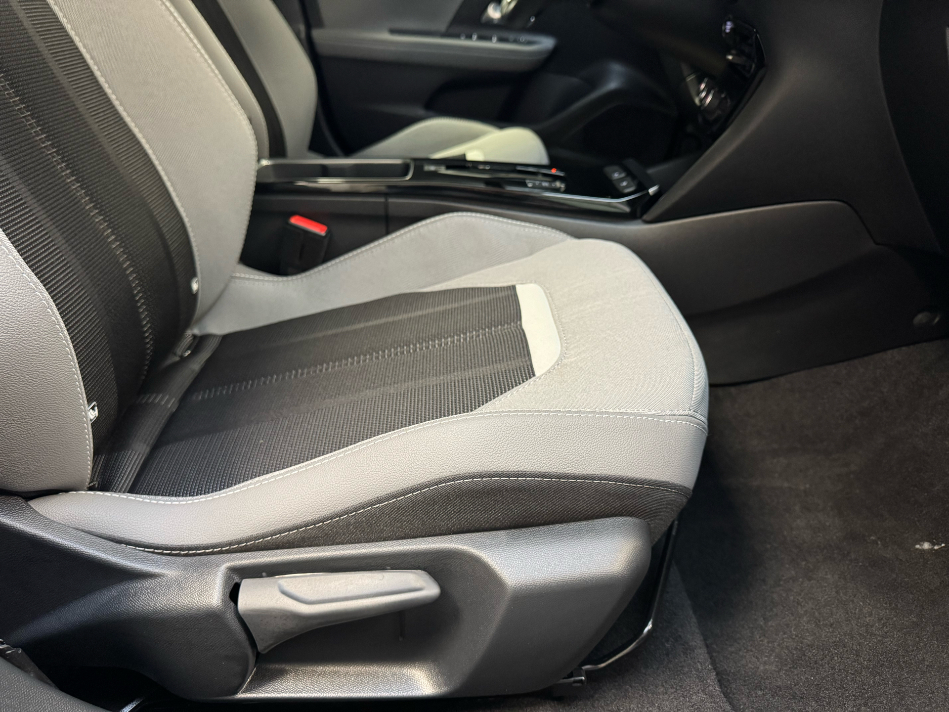 Sort Opel Mokka-e fra 2023