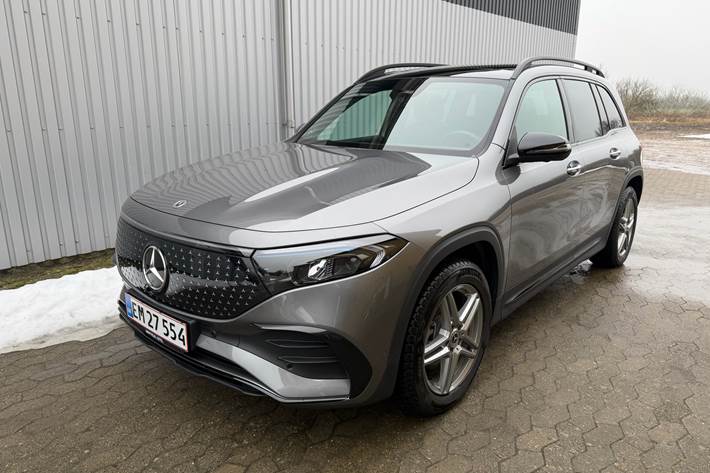Grå Mercedes EQB 250+ fra 2025 set udefra